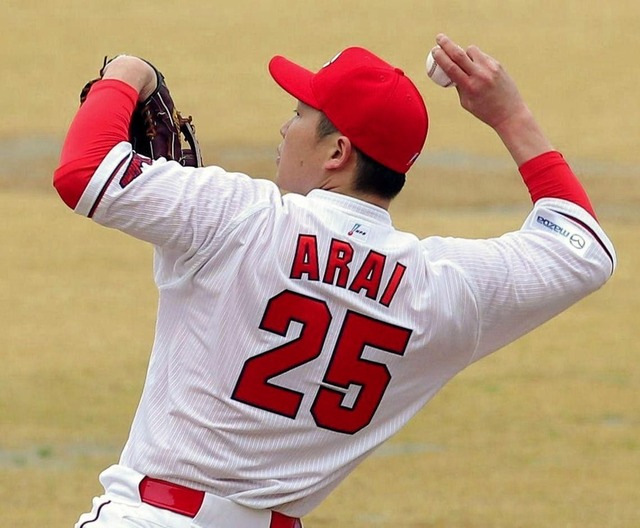 新井貴浩背番号25披露
