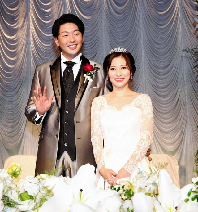 黒田新井さん大瀬良結婚披露宴出席_03