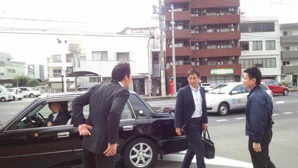 前田_新井_タクシー_04
