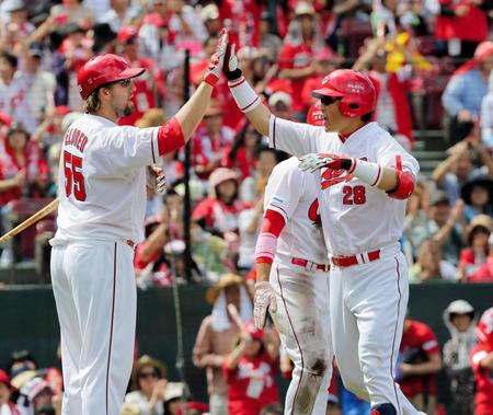 新井貴浩4号ホームラン_03