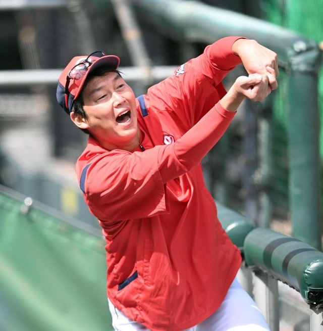 カープ新井監督『圧倒的最下位予想』からの2位確定に「素直に嬉しい。選手のおかげ」