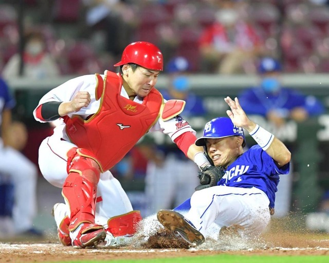 カープ會澤×中日大島のリクエスト判定に安仁屋氏が疑問