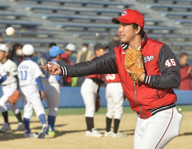 カープ桒原樹、球団職員＆スコアラーに就任