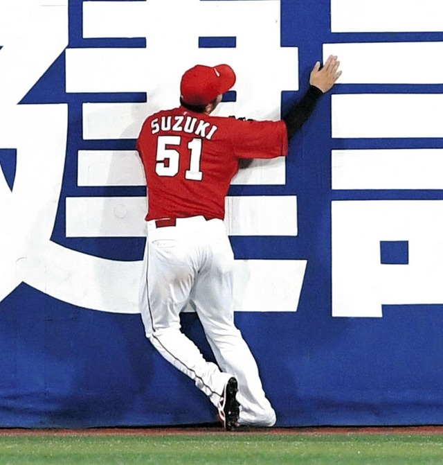 鈴木誠也骨折横浜スタジアムフェンス