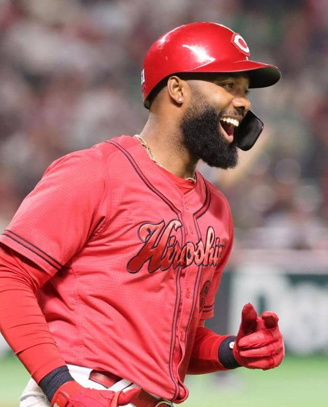 カープファビアン2号特大2ランホームラン1