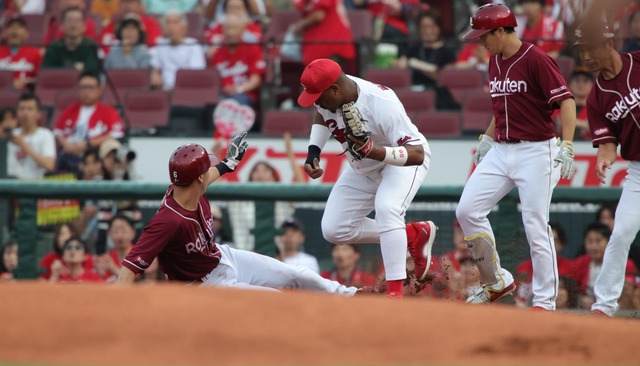 カープ楽天戦『審判混乱』で誤審