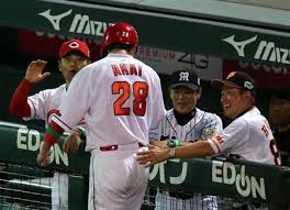 原監督新井貴浩さんケツタッチ