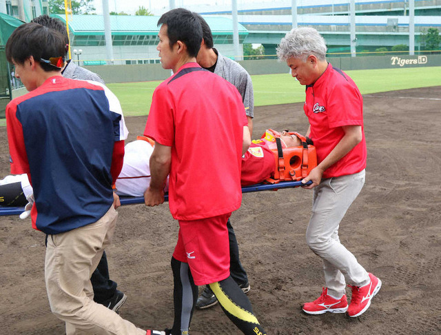 中村奨成頭部死球危険球 (5)