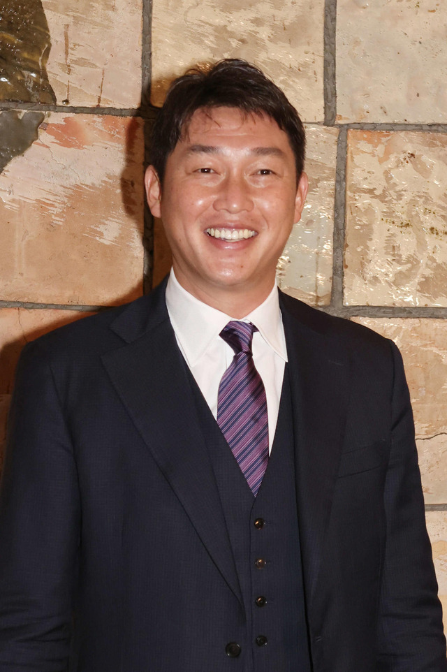 カープ新井監督が日南入り