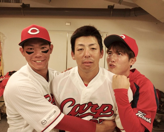 カープ野間がレーザービーム