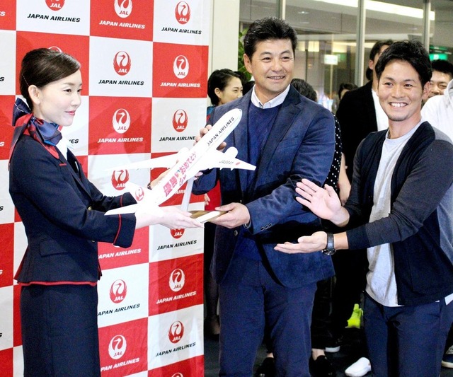 カープ優勝旅行ハワイ出発_02
