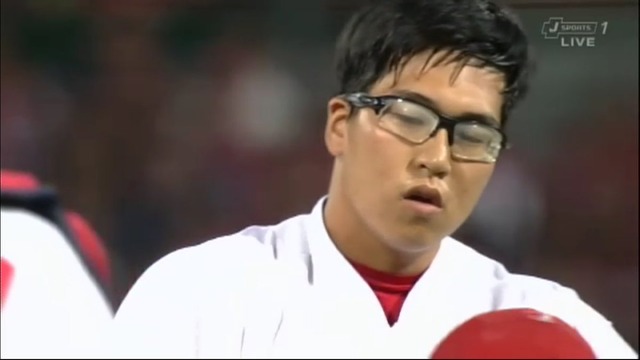 カープ加藤拓也メガネ曇る