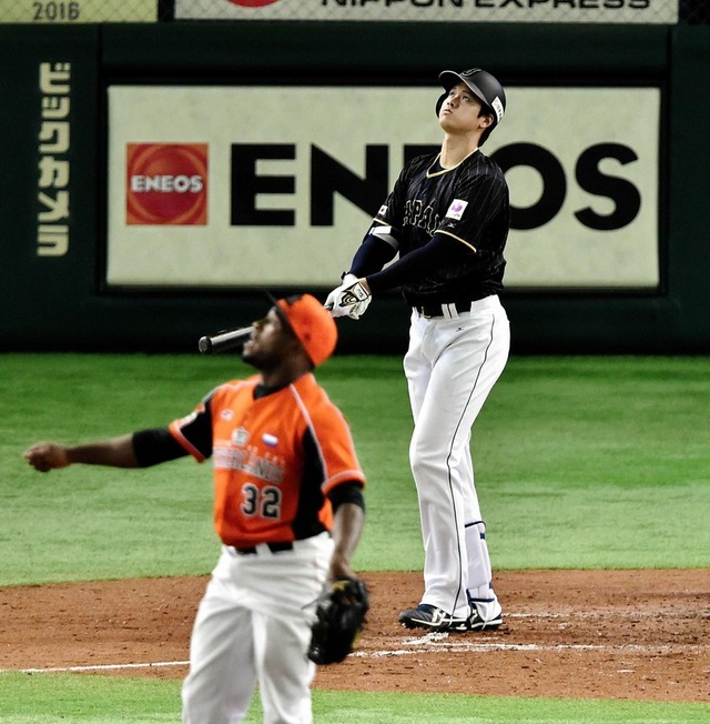 大谷翔平_東京ドーム天井_挟まる