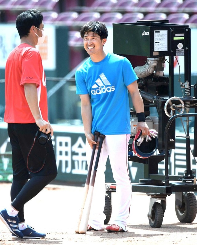 カープ上本崇司鈴木誠也助言