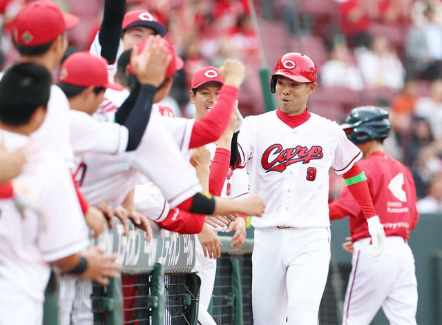 カープ秋山翔吾、2号先頭打者ホームラン！日ハム伊藤大海の初球を先制弾！！