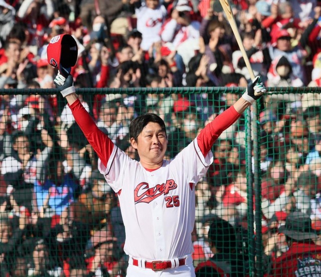 カープ新井監督、HR競争で金本に打撃コーチ打診して豪快ホームラン【カープレジェンドゲーム2025】
