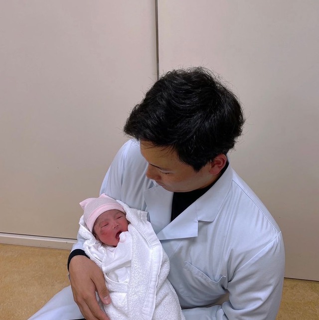 カープ栗林、第1子長女誕生 (2)