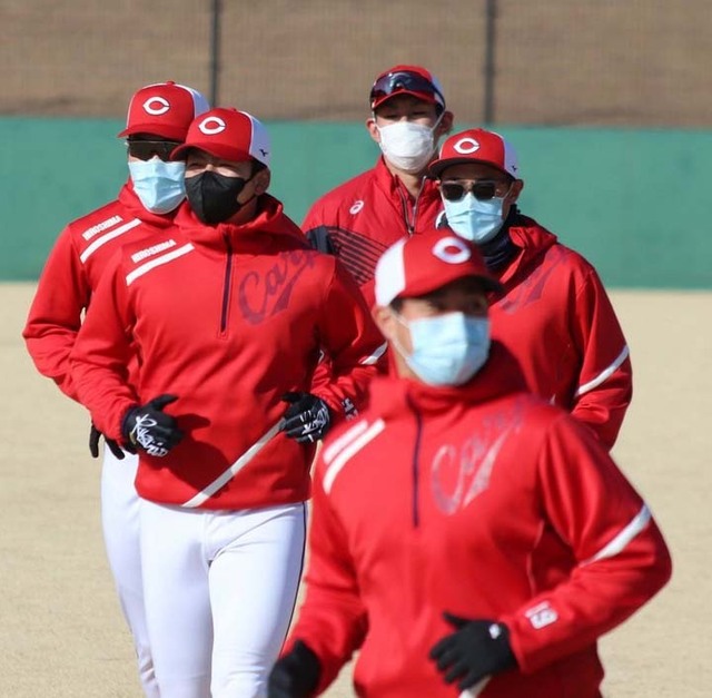 カープ野間大盛上本コロナ隔離期間終え2軍キャンプ合流