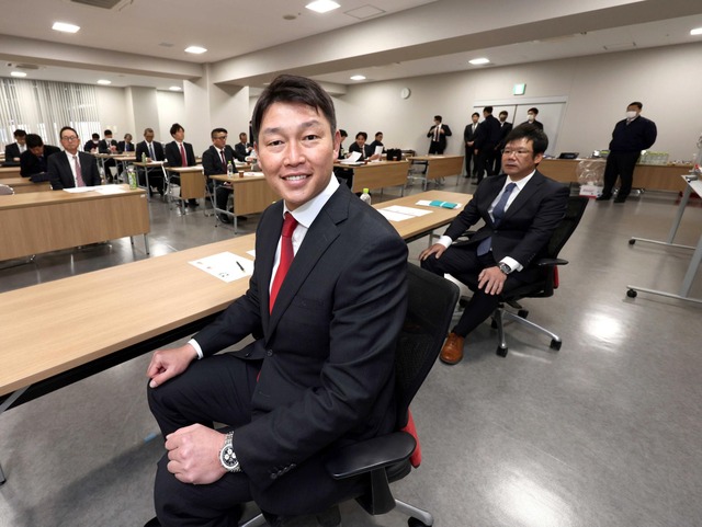 カープ新井監督、競争あおる!