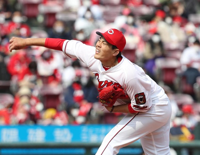 カープ九里、中田翔に被弾5回1失点
