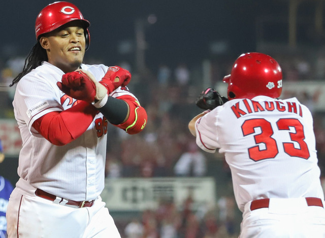 カープファンは不安よな_バティスタ動きます