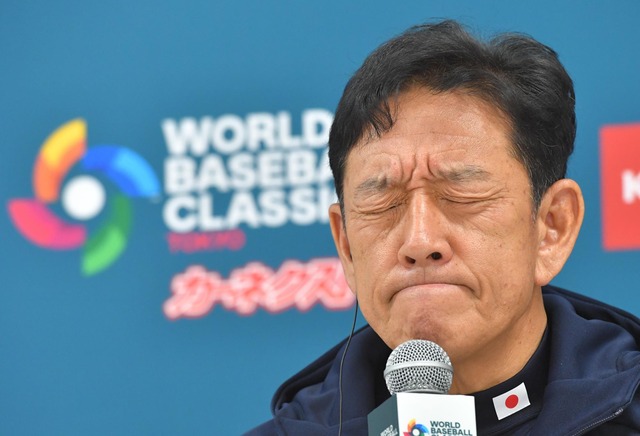 侍J栗山監督、栗林離脱に声を詰まらせる