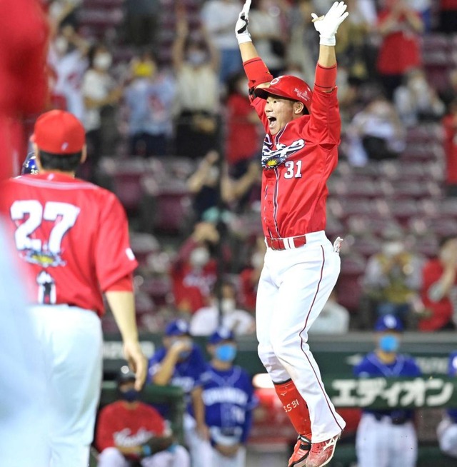 カープ坂倉DeNA宮國から勝ち越しタイムリー2塁打