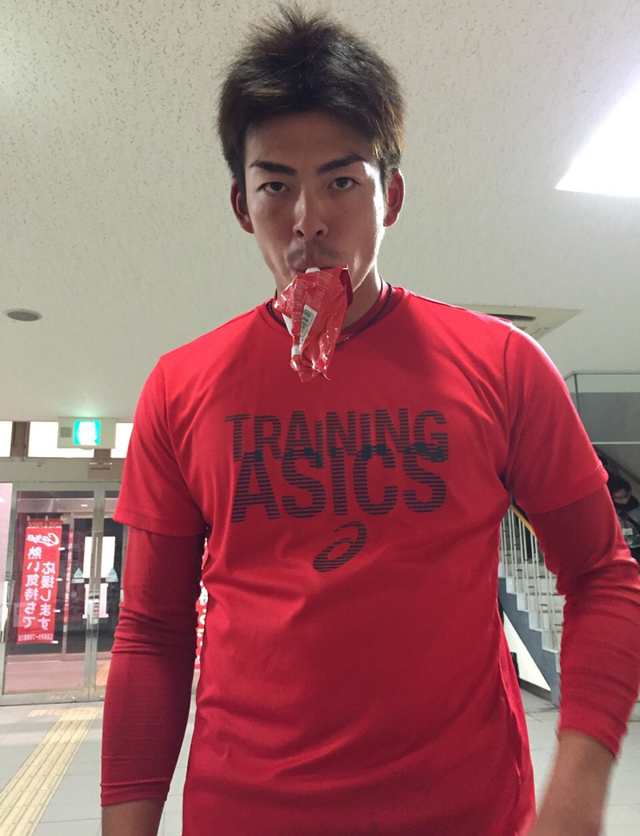 野間カミナリ
