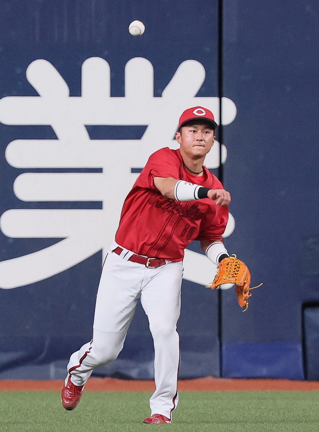 カープドラ1佐々木泰がセンター守備新井監督談話最初は屋外よりはドームで