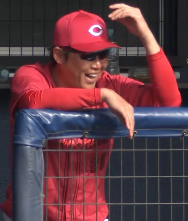 カープ新井監督辰見のホームランで笑う_04
