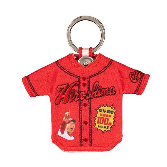 カープ新井監督100勝記念グッズ発売3