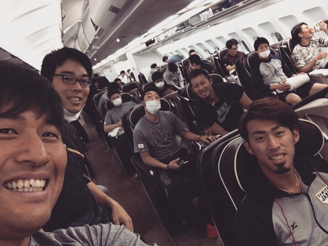 侍ジャパン飛行機菊池涼介中田翔