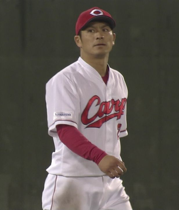 田中広輔死球右手腫れ