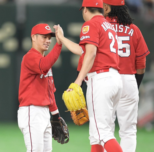 田中広輔中崎を救うファインプレー