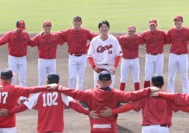 カープ春季キャンプ打ち上げ！スタメン＆勝ちパターン争いに新井監督「開幕までには決まらない」