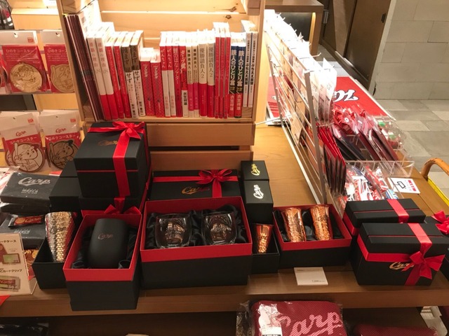 広島蔦屋書店_広島カープ_ウィンドウペイント_13