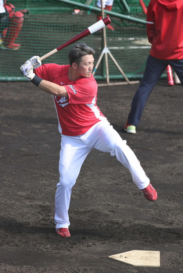 カープ鈴木誠也、打撃フォーム大改造中「野球を仕事と思っていない」