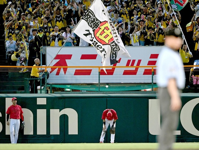カープ小園＆野間タイムリー後に痛恨エラー。野村4回3失点(自責1)。ケムナ4失点炎上。戸根＆大道無失点も反撃ならず10連勝でストップ【広島2-7阪神/試合結果】
