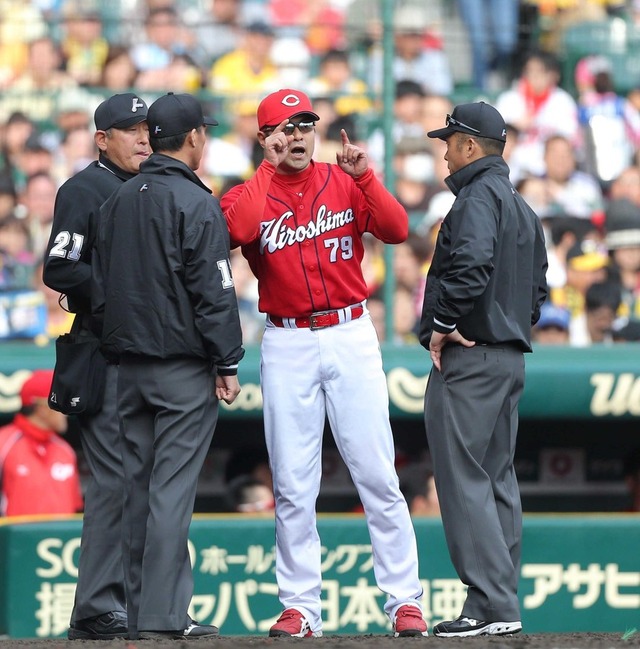 緒方監督誤審覆り抗議