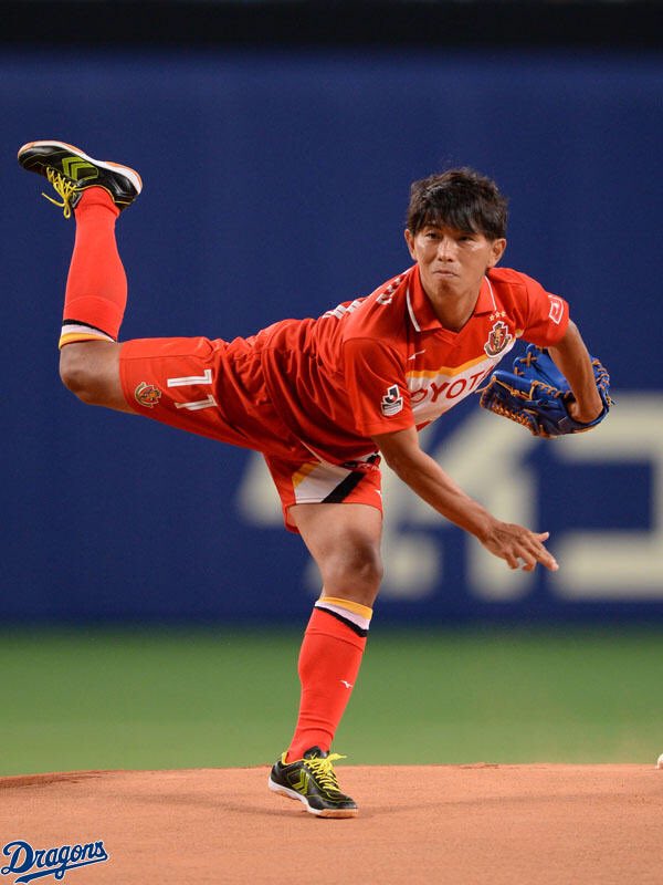 佐藤寿人中日始球式_01