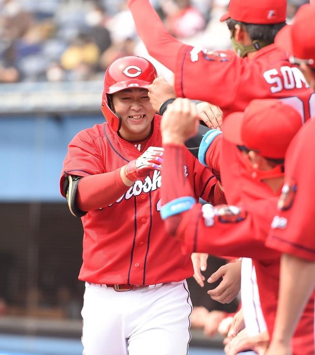 カープ林晃汰プロ1号ホームラン (1)