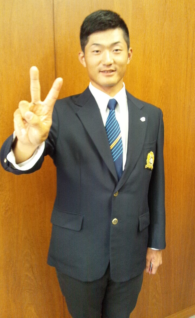 岡田明丈_ルーキー_制服