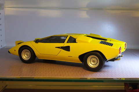 kyosho-countach-lp400-side3