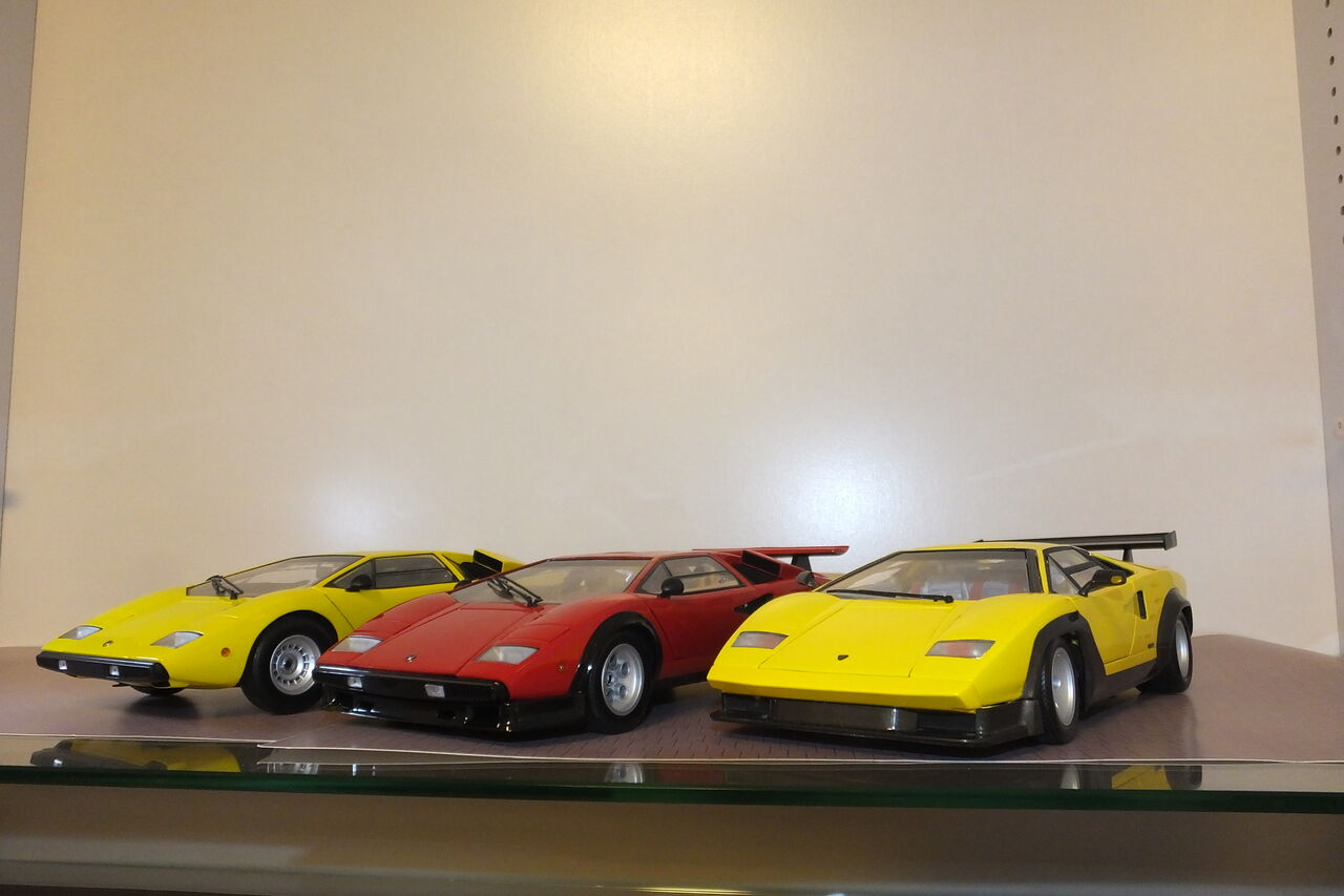 LP500 illusioneは京商カウンタックとのツーショットに耐えられるのか