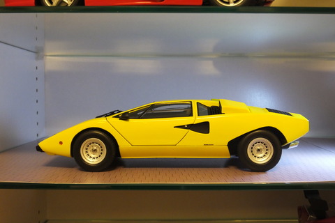 kyosho-countach-lp400-side2