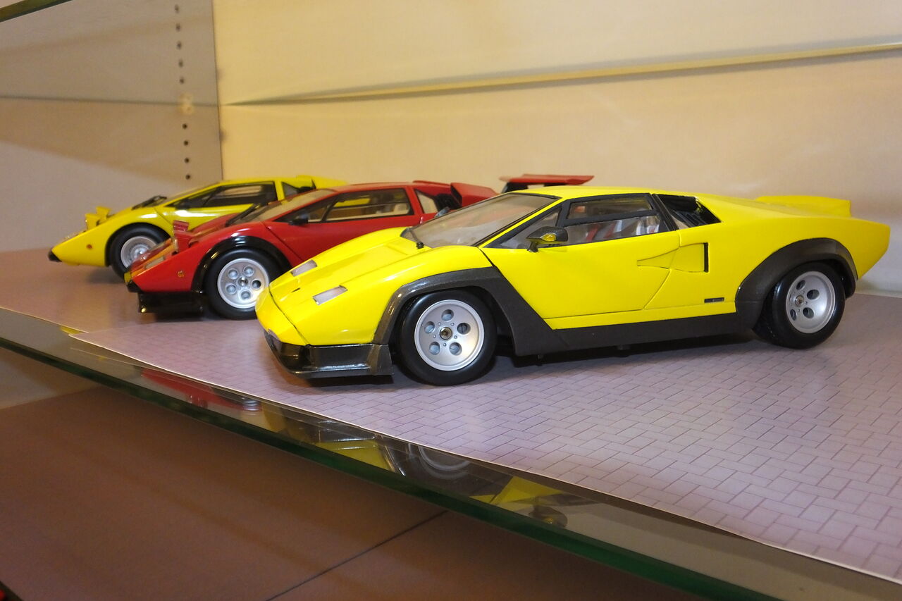 LP500 illusioneは京商カウンタックとのツーショットに耐えられるのか