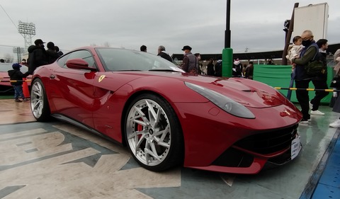 F12berlinetta-2