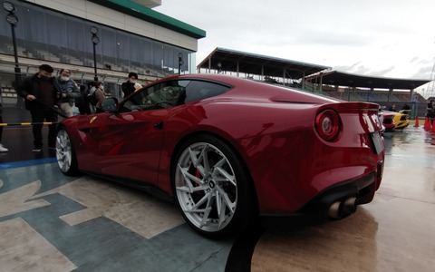 F12berlinetta-1