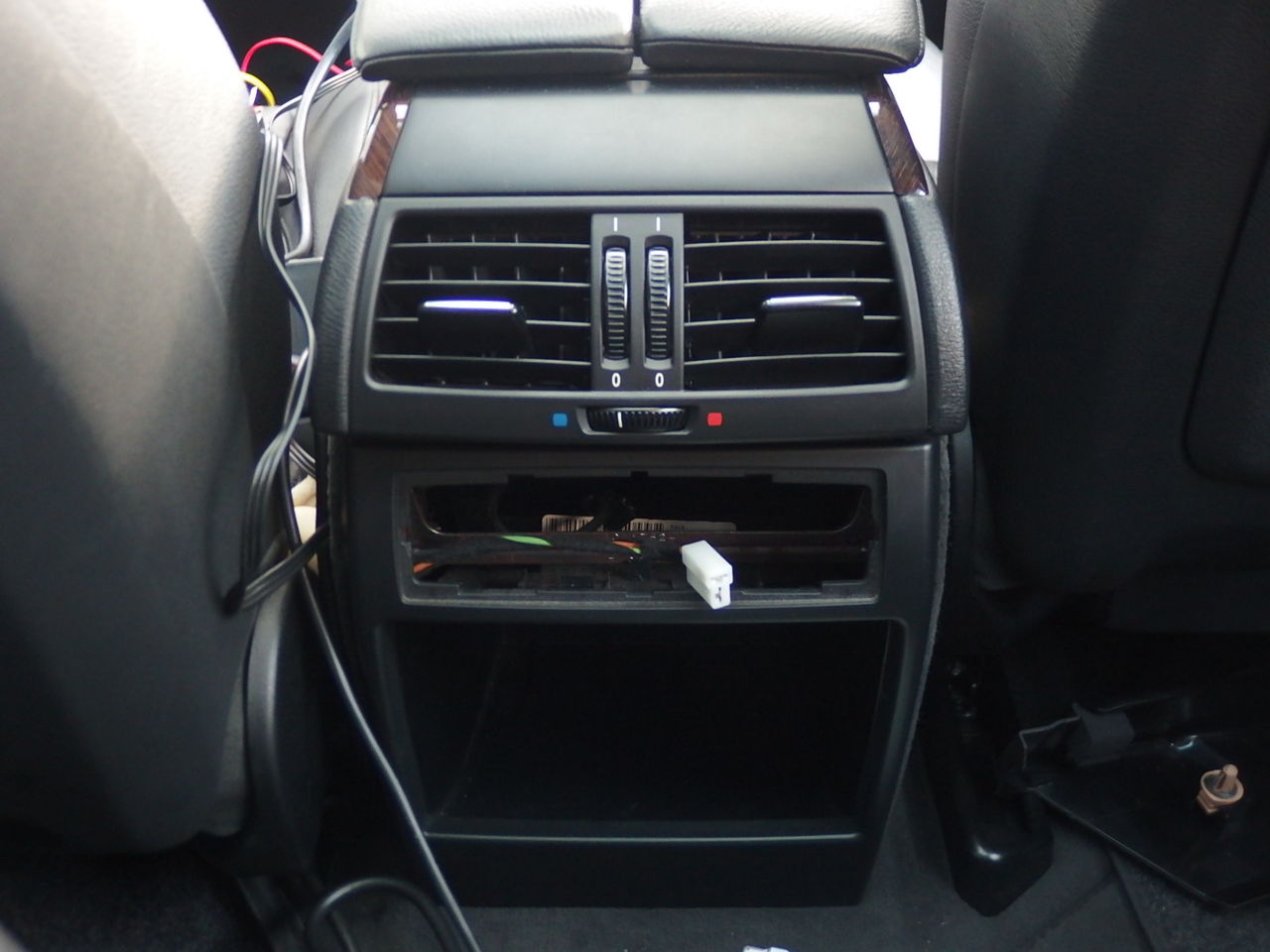 Bmw X5 E70 にavインターフェイスを付けるよの巻 １人で年商2億を目指す車屋のblog