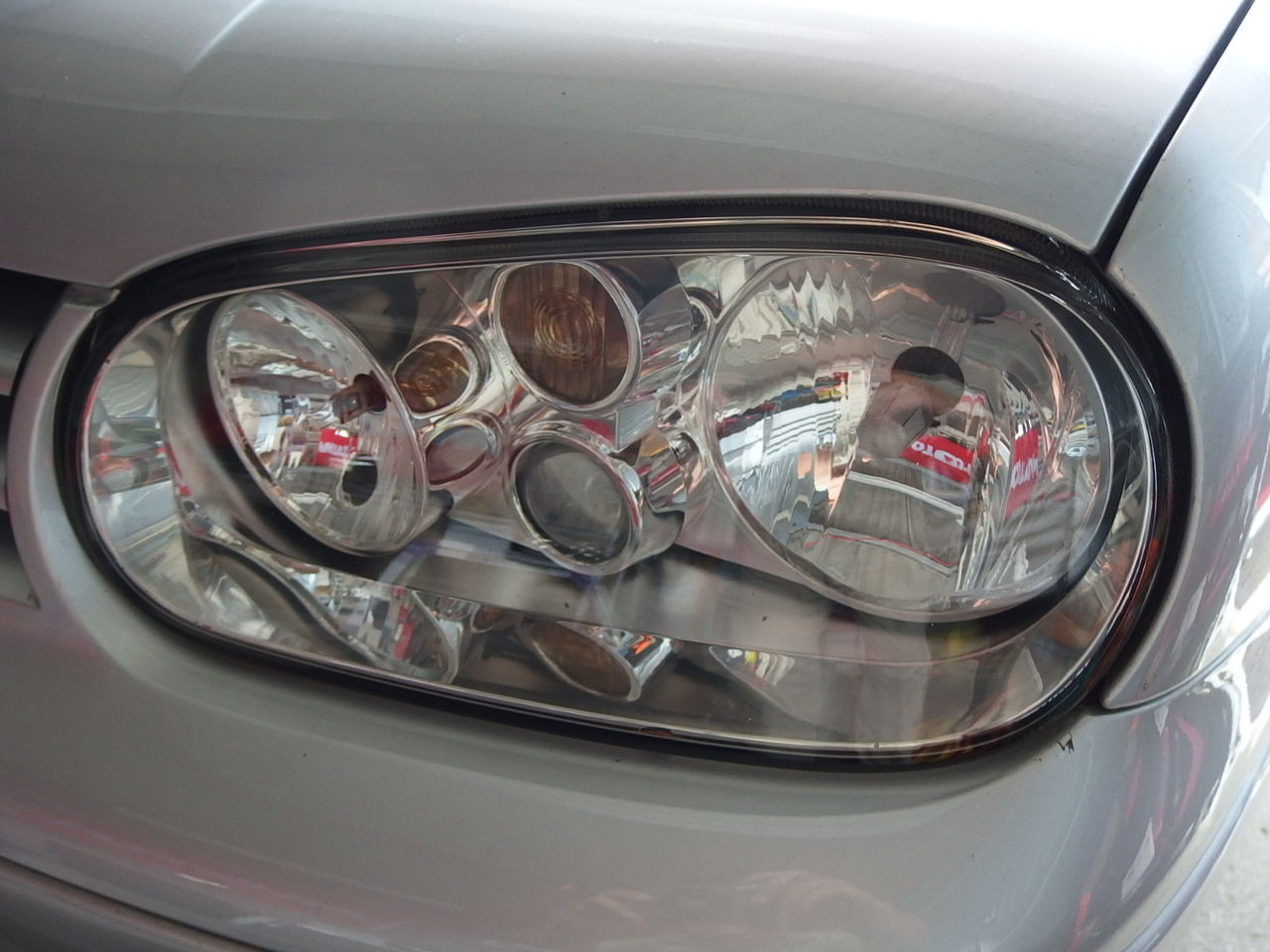 ゴルフ ヘッドライト交換の巻 1人で年商2億を目指す車屋のblog ゴルフ ヘッドライト交換の巻 1人で年商2億を目指す車屋のblog